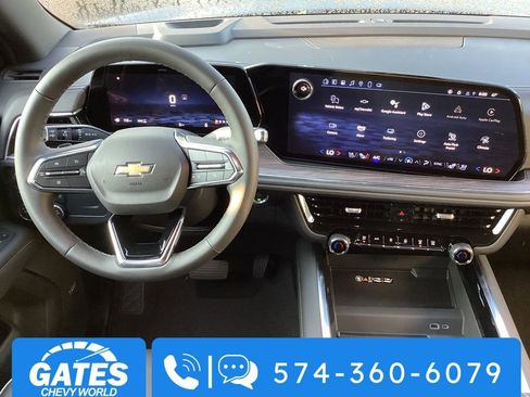 New 2025 Chevrolet Suburban Premier image 8