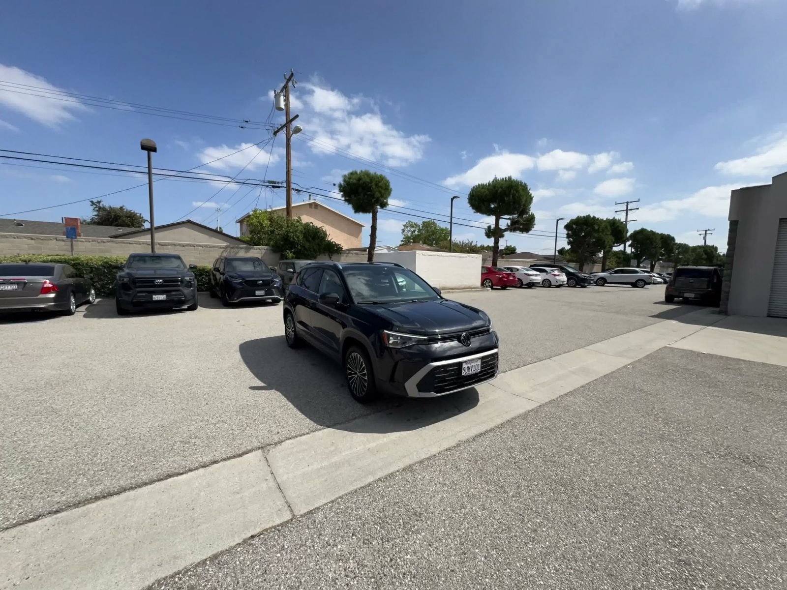 Used 2026 Volkswagen Taos SE FWD image 3