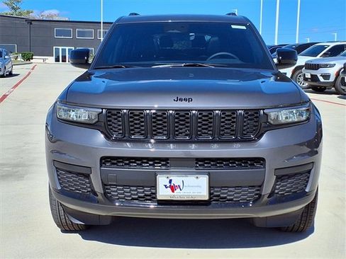 New 2025 Jeep Grand Cherokee L Altitude image 4