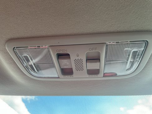 Used 2018 Honda HR-V EX image 14