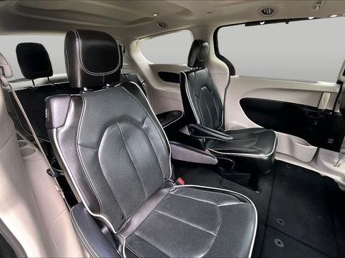 Used 2023 Chrysler Pacifica Limited FWD image 20