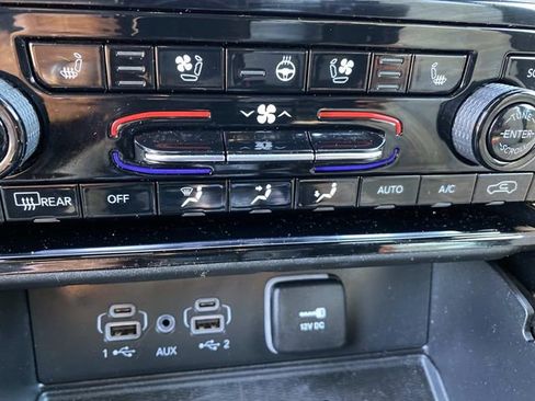 Used 2023 Jeep Grand Cherokee L Limited w/ Luxury Tech Group II AWD/4WD image 12