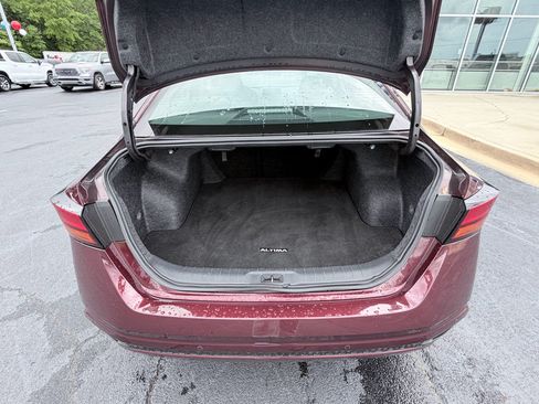 Used 2025 Nissan Altima 2.5 SV FWD image 9