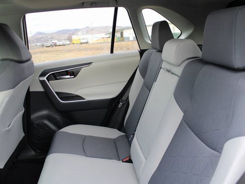 Used 2020 Toyota RAV4 XLE image 17