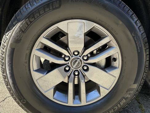 Used 2025 Nissan Frontier SV image 12