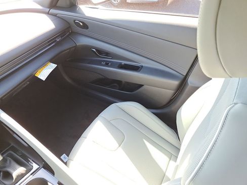 New 2025 Hyundai Elantra Limited image 12