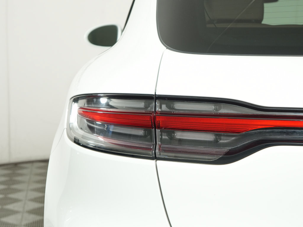 Certified 2020 Porsche Macan AWD/4WD image 12