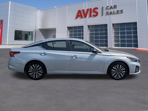 Used 2025 Nissan Altima 2.5 SV FWD image 4