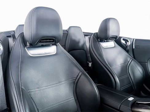 Used 2022 Mercedes-Benz SL 63 AMG 4MATIC w/ AMG Aerodynamic Package image 29