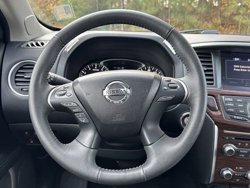 Used 2018 Nissan Pathfinder Platinum image 38