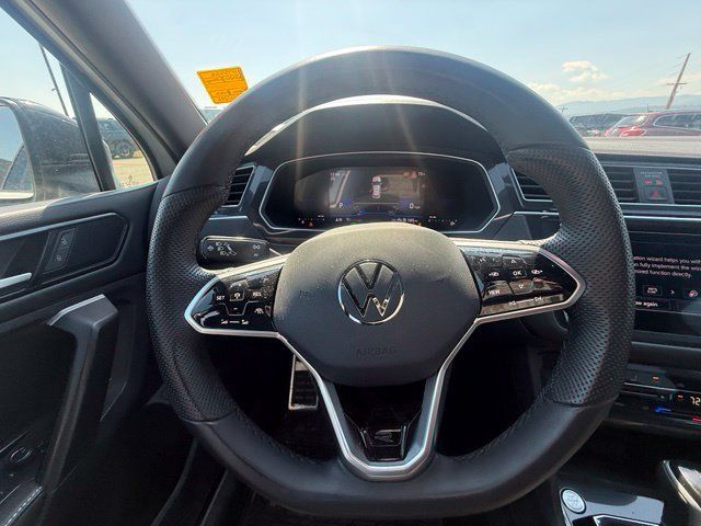 Used 2024 Volkswagen Tiguan SE R-Line AWD/4WD image 17