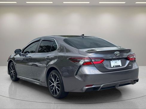 Used 2024 Toyota Camry SE FWD image 3