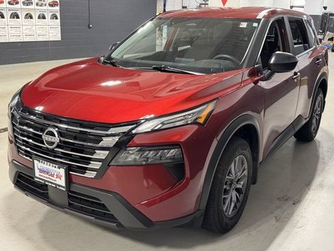 Used 2025 Nissan Rogue S AWD/4WD image 21