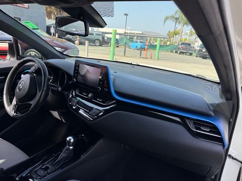Used 2019 Toyota C-HR XLE FWD image 17