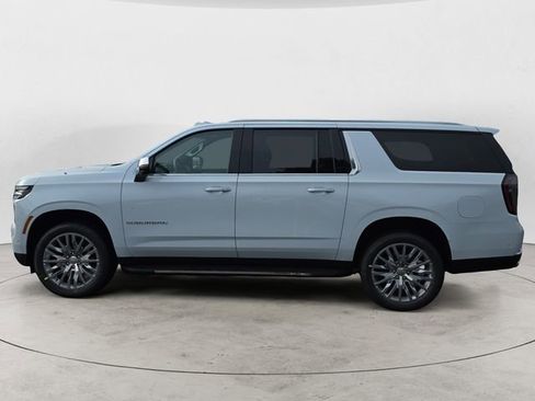 Used 2026 Chevrolet Suburban Premier image 2