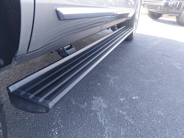 Used 2024 GMC Yukon Denali AWD/4WD image 14