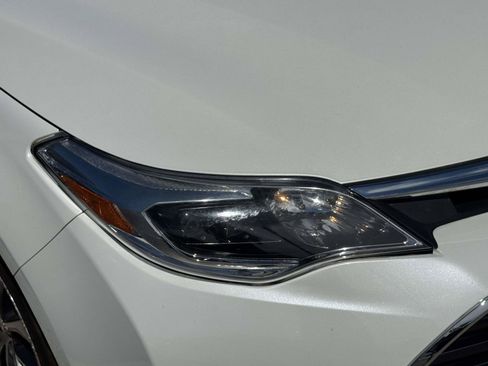 Used 2018 Toyota Avalon XLE Premium w/ All Weather Liner Package FWD image 6