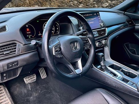 Used 2018 Honda Accord Sport image 12