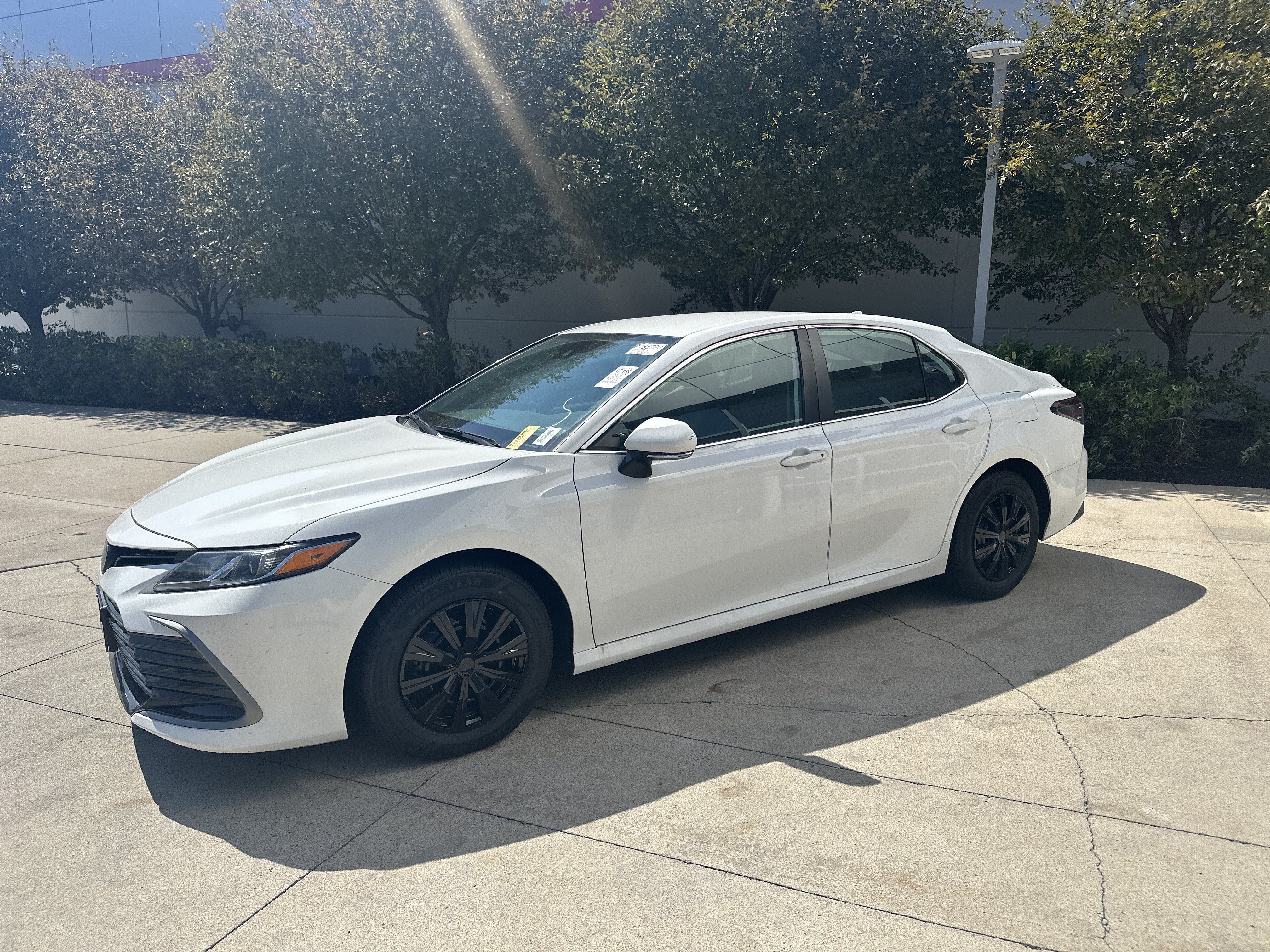 Used 2023 Toyota Camry LE FWD image 3