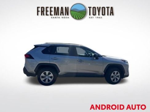 Used 2021 Toyota RAV4 LE AWD/4WD image 4