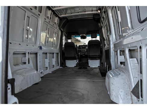 Used 2021 Mercedes-Benz Sprinter 2500 image 3