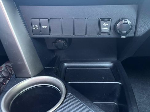 Used 2014 Toyota RAV4 XLE AWD/4WD image 22