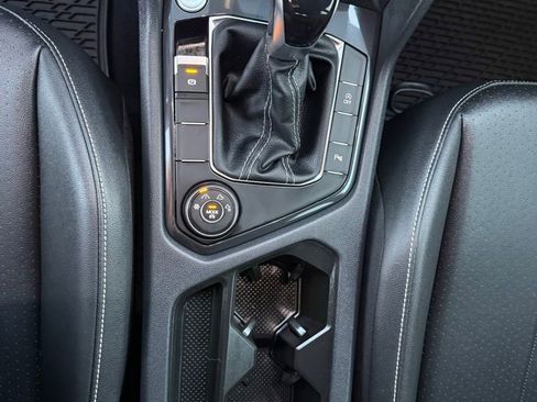 Used 2023 Volkswagen Tiguan SE R-Line image 25