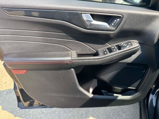 Used 2025 Ford Escape ST-Line FWD image 25