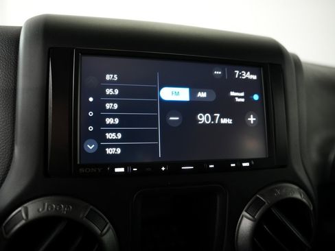 Used 2018 Jeep Wrangler Unlimited Sport AWD/4WD image 20