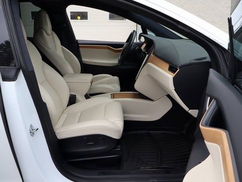 Used 2019 Tesla Model X Long Range image 33