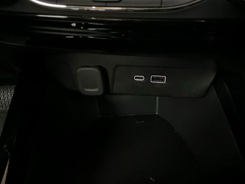 Used 2025 Chevrolet Trax LT image 23