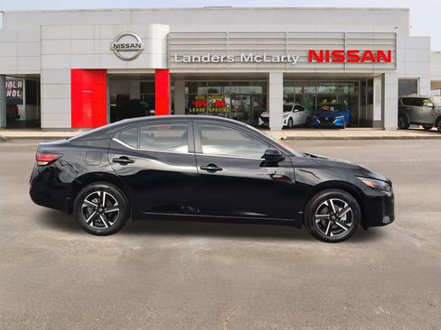 Used 2025 Nissan Sentra SV w/ Trunk Package image 2