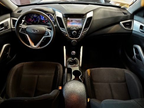 Used 2016 Hyundai Veloster image 3