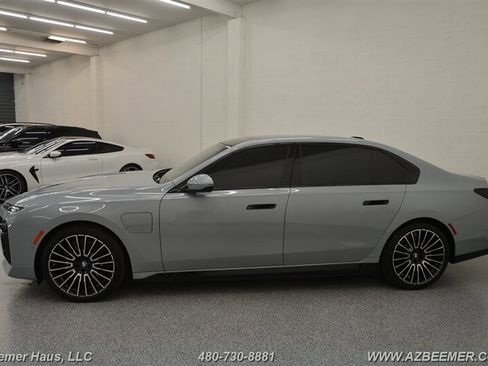 Used 2025 BMW 750e xDrive w/ Premium Package AWD/4WD image 3