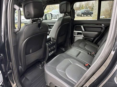 Used 2023 Land Rover Defender 130 X-Dynamic SE image 22