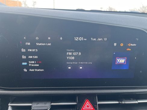 Used 2023 Kia Niro EX image 17