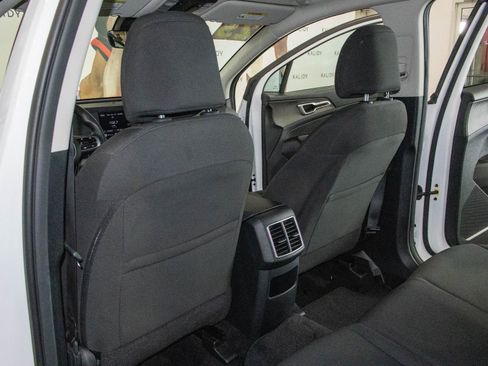 Used 2025 Kia Sportage LX image 9