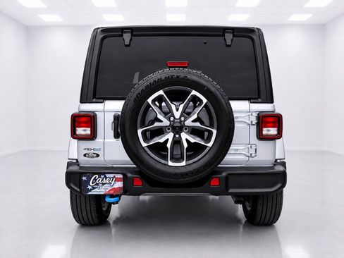 Used 2024 Jeep Wrangler Unlimited w/ Convenience Group AWD/4WD image 10