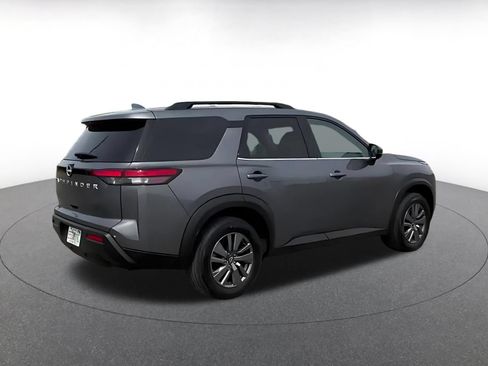 Used 2025 Nissan Pathfinder SV FWD image 12