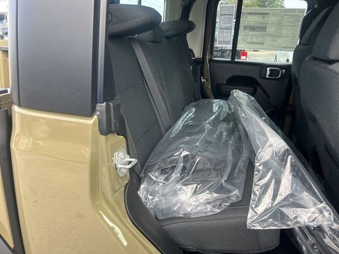 New 2026 Jeep Gladiator Sport AWD/4WD image 27