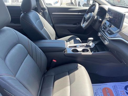 Used 2025 Nissan Altima 2.5 SR w/ SR Premium Package image 8