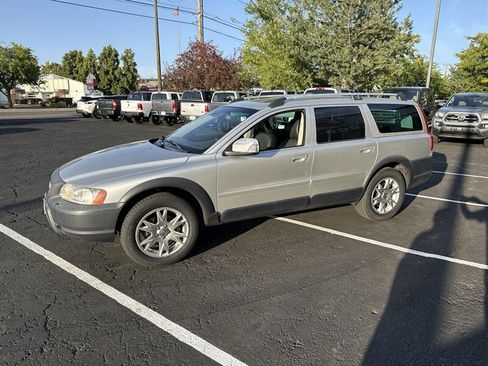 Used 2007 Volvo XC70 AWD/4WD image 2