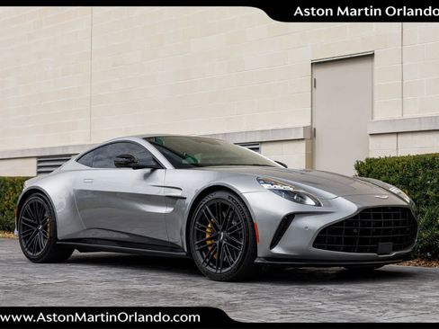 Used 2025 Aston Martin V8 Vantage Coupe image 16