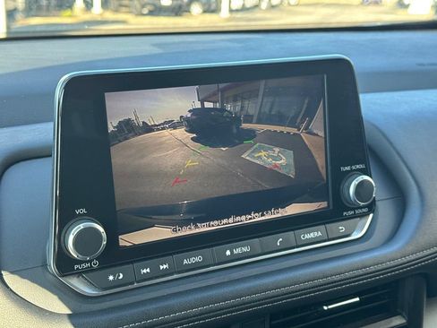 Used 2025 Nissan Rogue SV FWD image 42