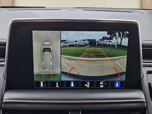 Used 2024 GMC Yukon AT4 w/ Technology Package AWD/4WD image 16