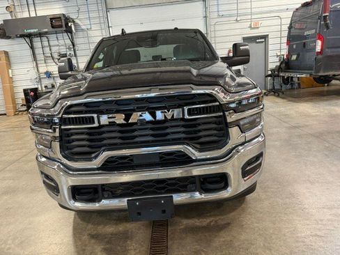 Used 2025 RAM 2500 Big Horn AWD/4WD image 40
