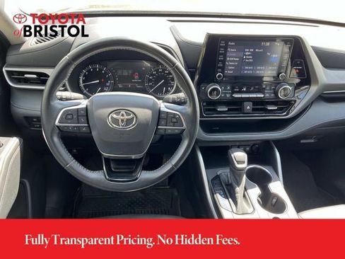 Used 2021 Toyota Highlander XLE AWD/4WD image 12