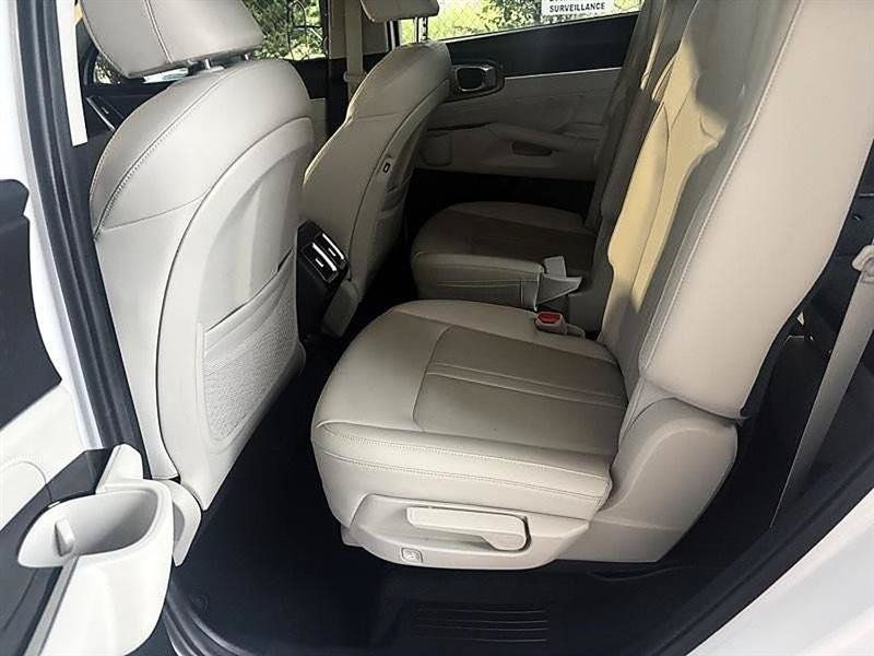 Used 2023 Kia Sorento SX FWD image 10