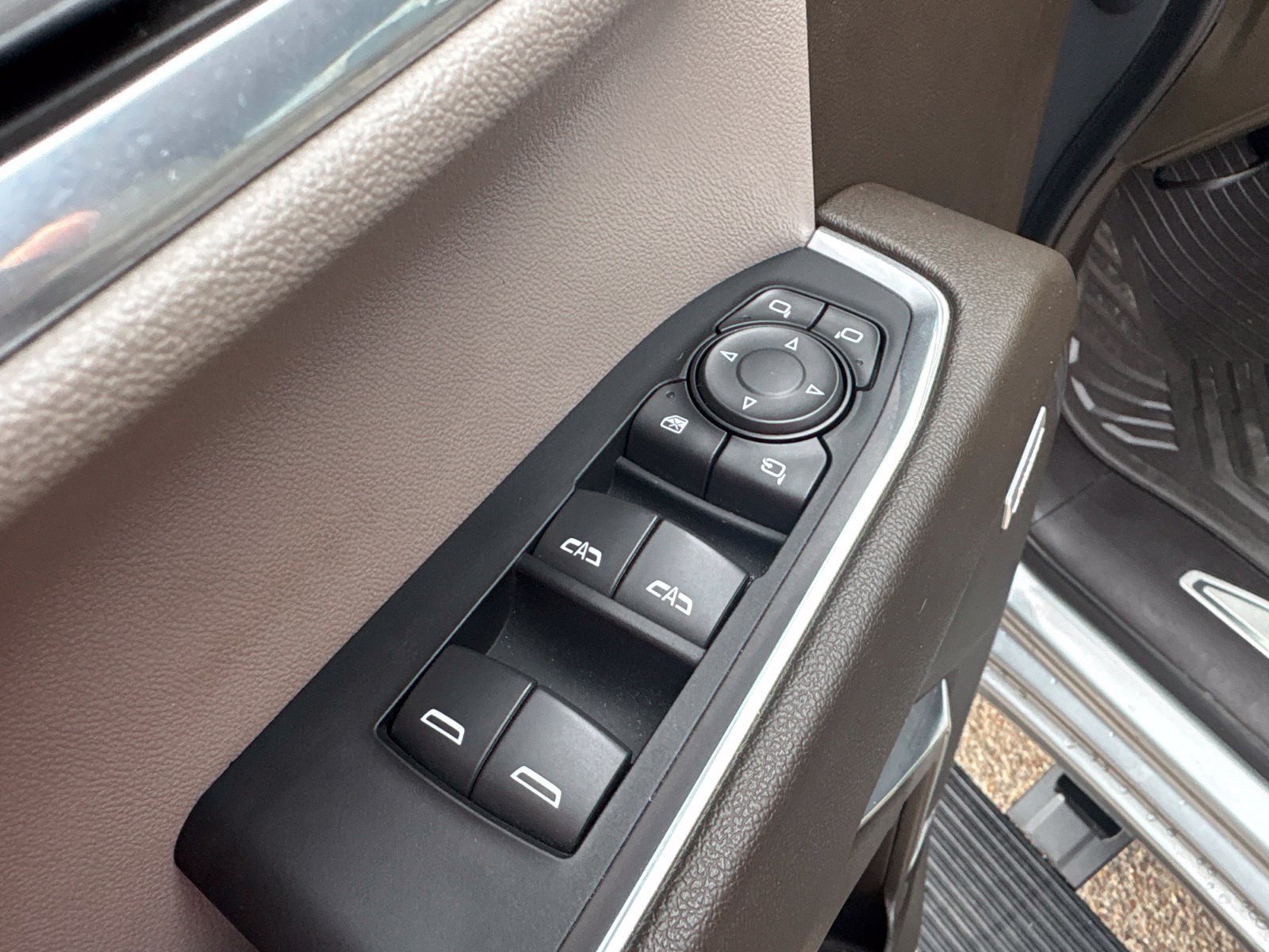 Used 2023 Chevrolet Silverado 1500 LTZ AWD/4WD image 12