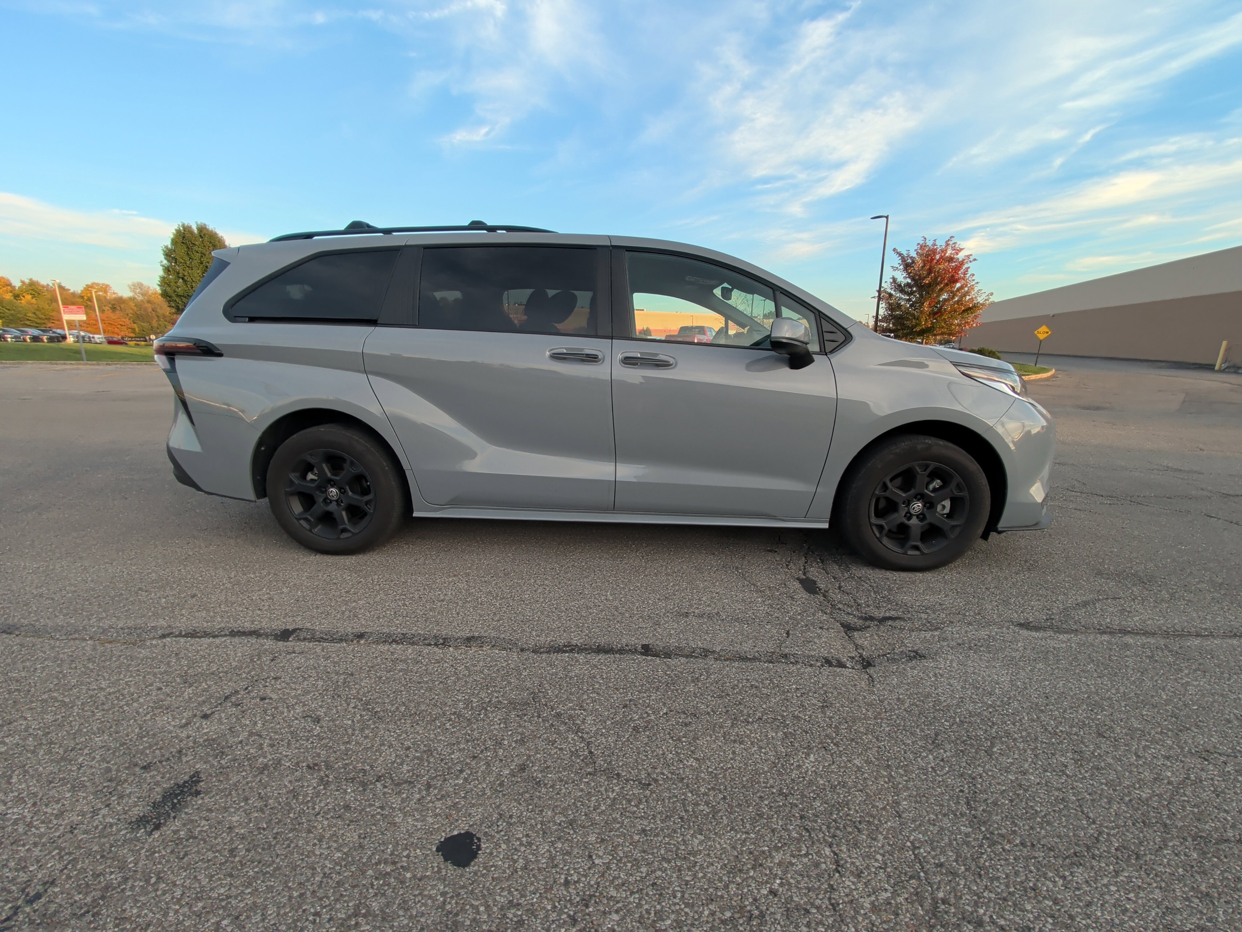 Used 2025 Toyota Sienna XLE Woodland Edition AWD/4WD image 21